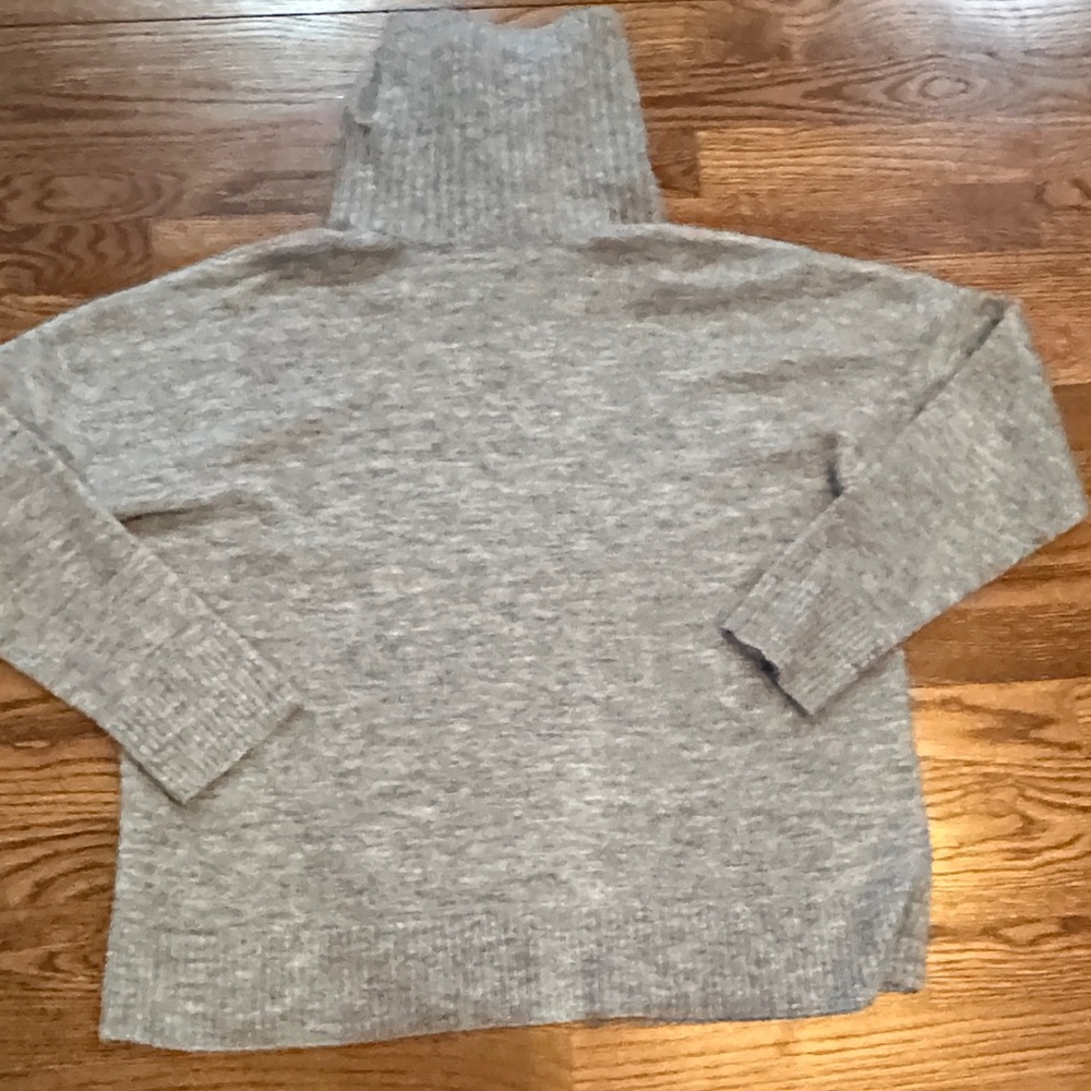 Banana Republic Gray Turtleneck Sweater - Picture 5 of 7